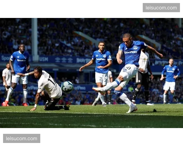 埃弗顿霍尔第88分钟扳平比分 但威尔逊补时绝杀让铁锤帮全取三分